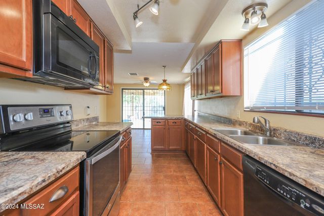 9811 E 5Th Street, Tucson, AZ 85748