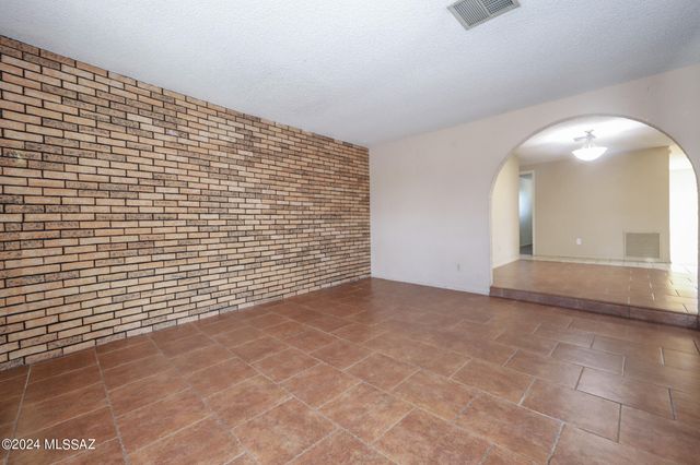 9811 E 5Th Street, Tucson, AZ 85748