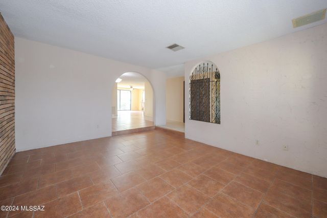 9811 E 5Th Street, Tucson, AZ 85748