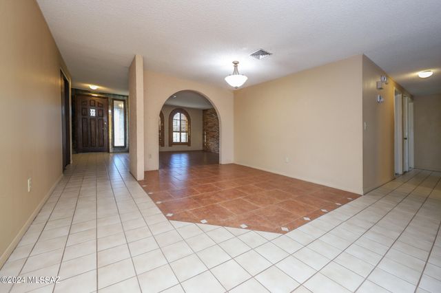 9811 E 5Th Street, Tucson, AZ 85748