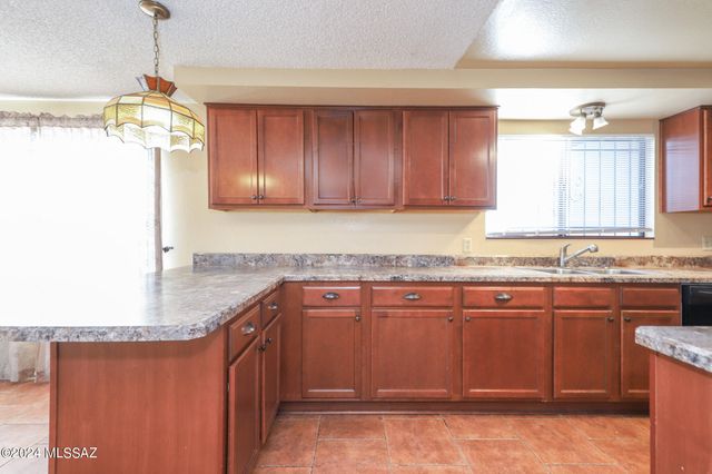 9811 E 5Th Street, Tucson, AZ 85748