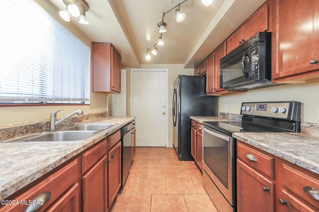 9811 E 5Th Street, Tucson, AZ 85748