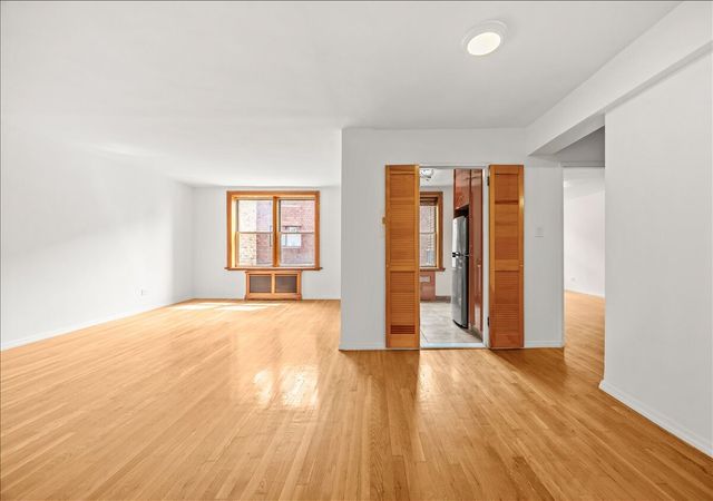 759 E 10th St Apt 4A, New York City, NY 11230