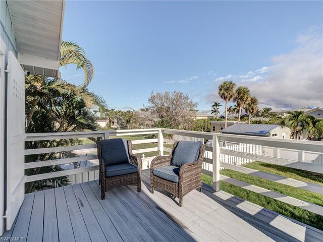 911 North ST, Fort Myers Beach, FL 33931