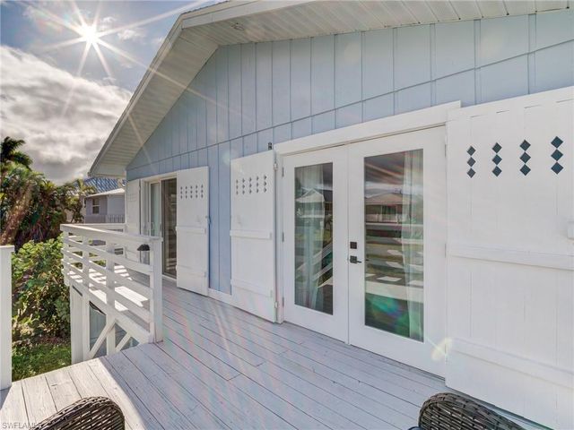 911 North ST, Fort Myers Beach, FL 33931