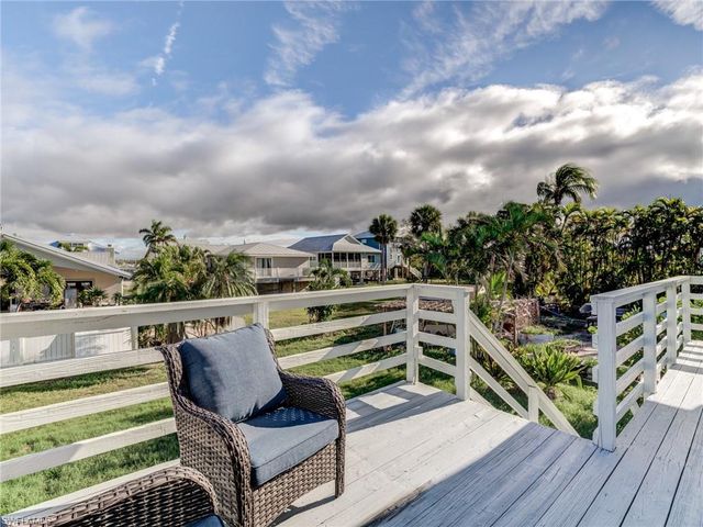 911 North ST, Fort Myers Beach, FL 33931