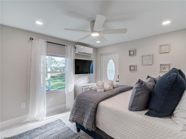 911 North ST, Fort Myers Beach, FL 33931