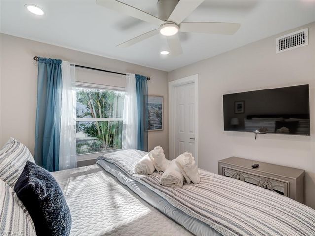 911 North ST, Fort Myers Beach, FL 33931