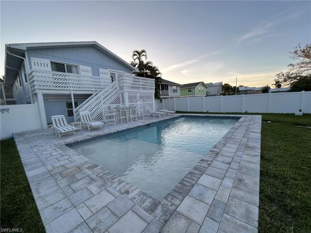 911 North ST, Fort Myers Beach, FL 33931