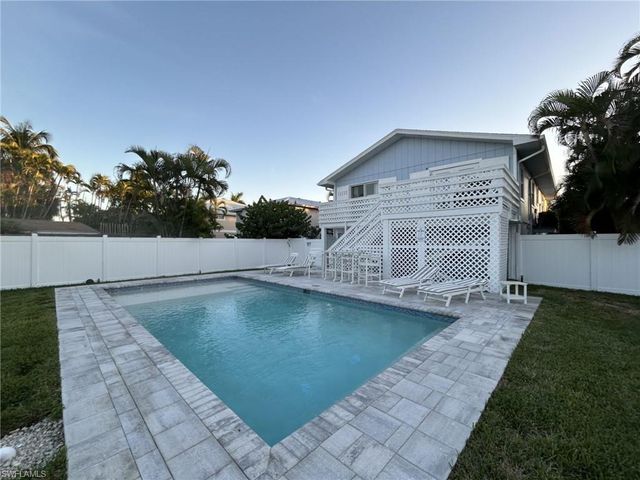 911 North ST, Fort Myers Beach, FL 33931