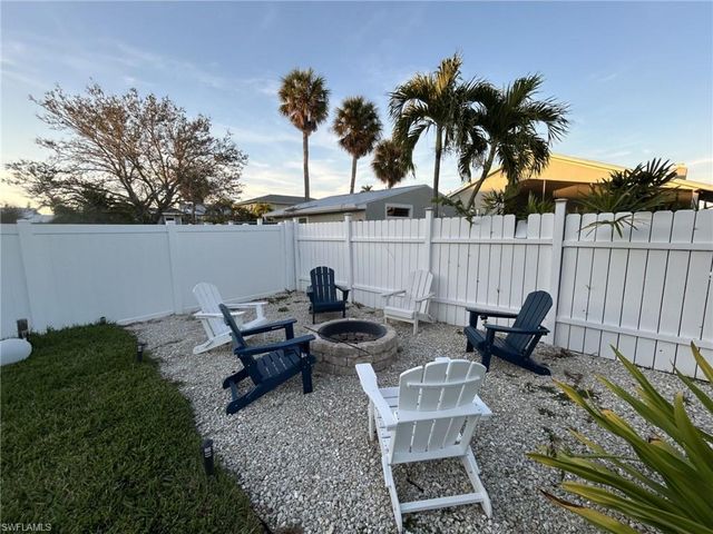 911 North ST, Fort Myers Beach, FL 33931