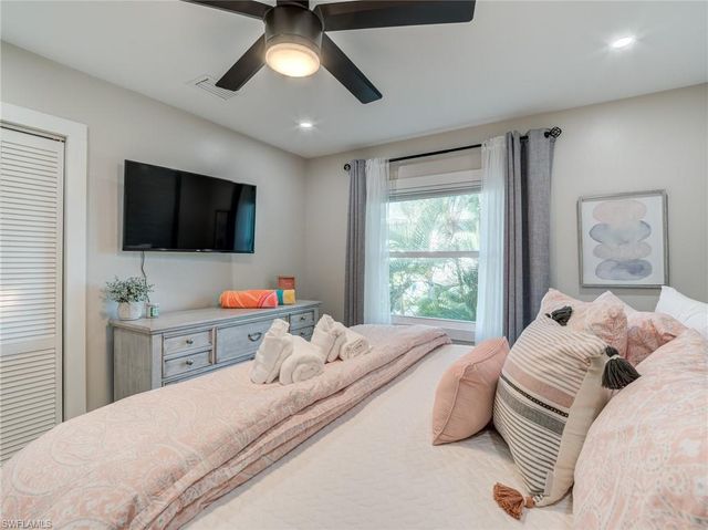 911 North ST, Fort Myers Beach, FL 33931