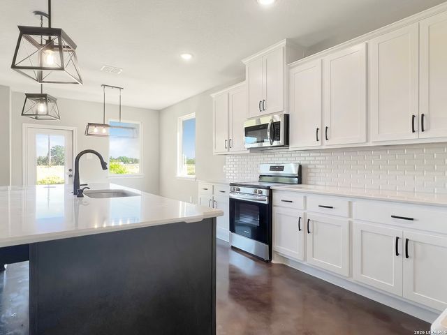 189 CAMPBELL DR, Canyon Lake, TX 78133