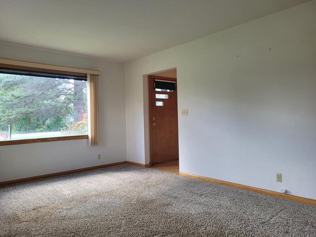 13600 W Honey LANE, New Berlin, WI 53151