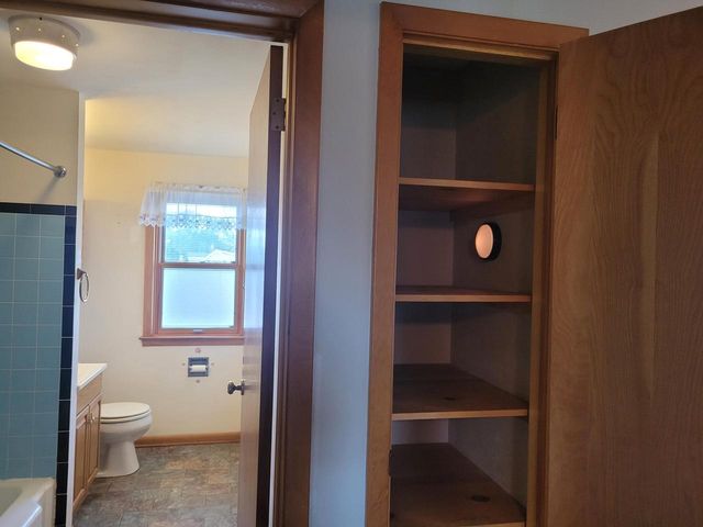 13600 W Honey LANE, New Berlin, WI 53151