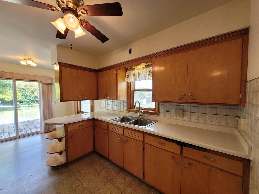 13600 W Honey LANE, New Berlin, WI 53151