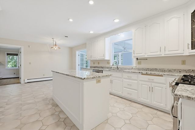 19 Windsor Dr., Foxboro, MA 02035