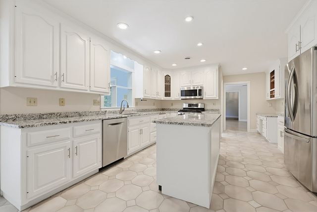 19 Windsor Dr., Foxboro, MA 02035
