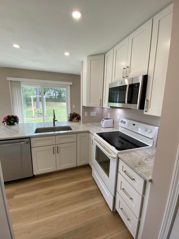 7229 Broadmoor Street, Navarre, FL 32566