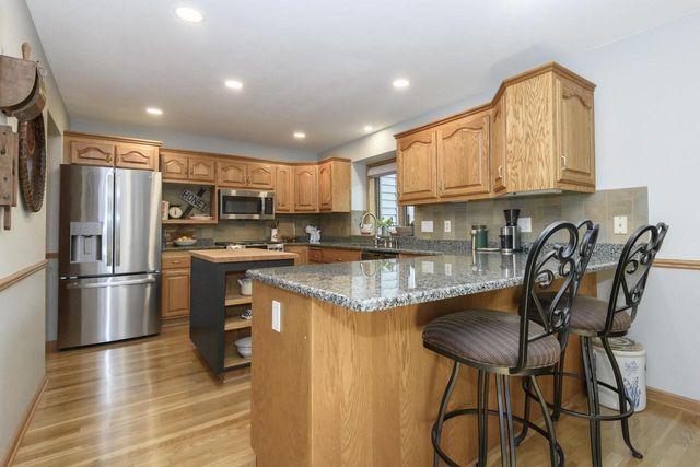 643 Cardiff DRIVE, Hartland, WI 53029