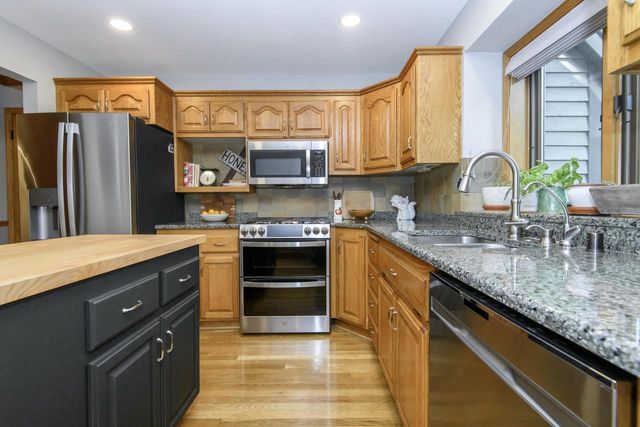 643 Cardiff DRIVE, Hartland, WI 53029