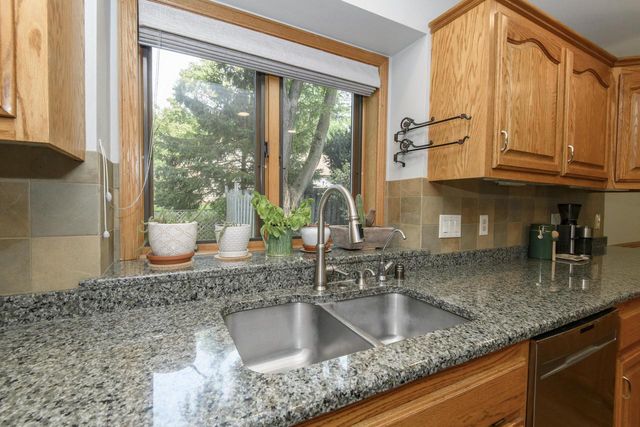 643 Cardiff DRIVE, Hartland, WI 53029