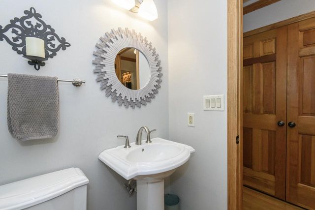 643 Cardiff DRIVE, Hartland, WI 53029