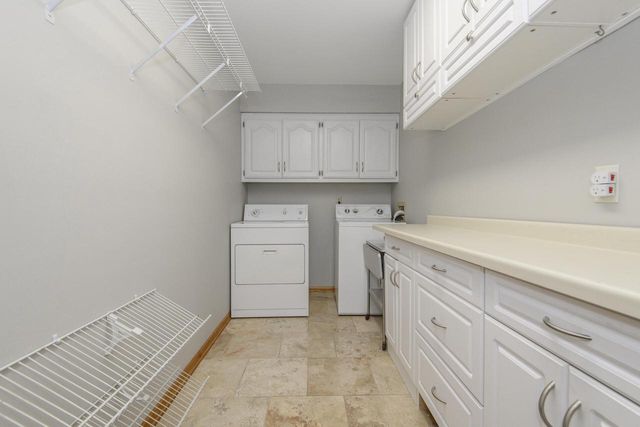 643 Cardiff DRIVE, Hartland, WI 53029