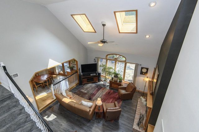 643 Cardiff DRIVE, Hartland, WI 53029