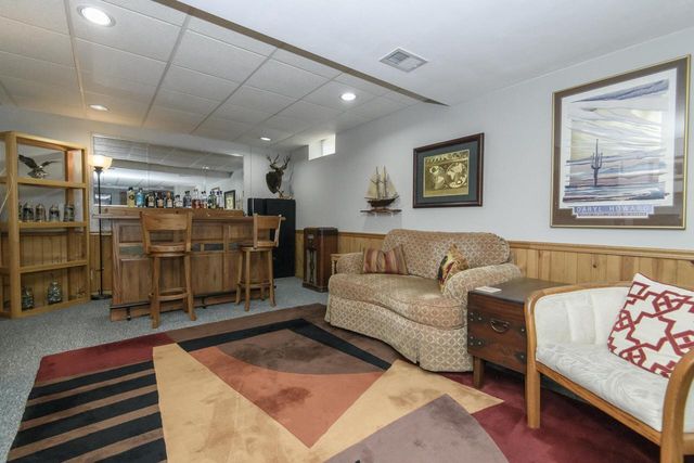 643 Cardiff DRIVE, Hartland, WI 53029