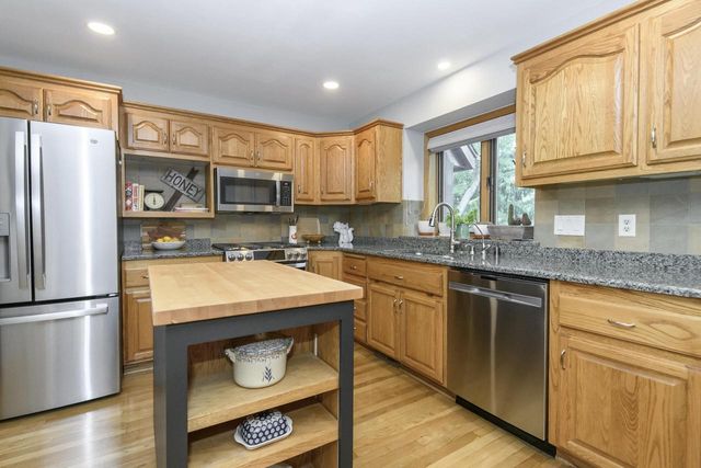 643 Cardiff DRIVE, Hartland, WI 53029