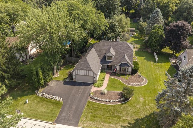 643 Cardiff DRIVE, Hartland, WI 53029