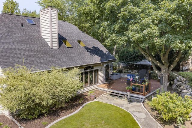 643 Cardiff DRIVE, Hartland, WI 53029