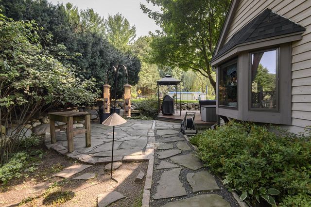 643 Cardiff DRIVE, Hartland, WI 53029