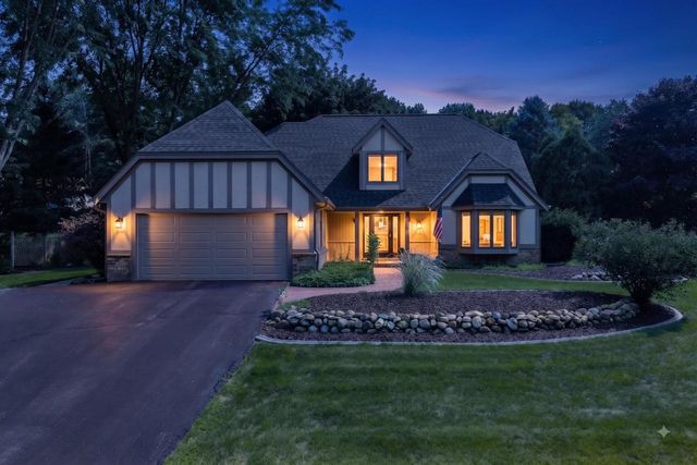 643 Cardiff DRIVE, Hartland, WI 53029