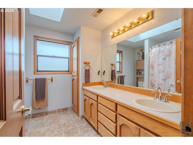 10933 Ne SHERWOOD Dr, Vancouver, WA 98686