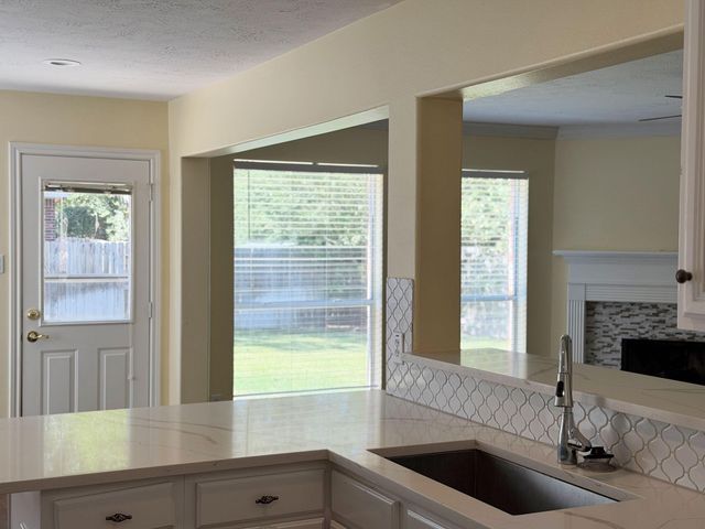 27 Queenscliff Circle, The Woodlands, TX 77382