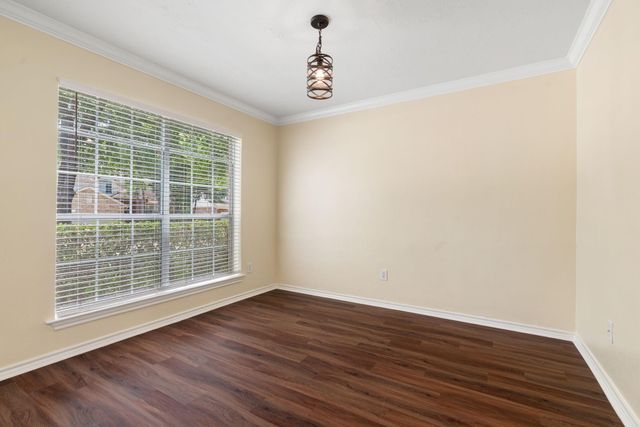 27 Queenscliff Circle, The Woodlands, TX 77382