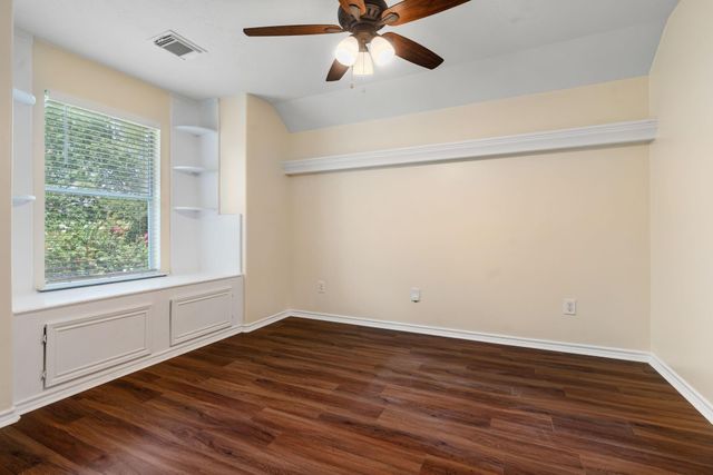 27 Queenscliff Circle, The Woodlands, TX 77382