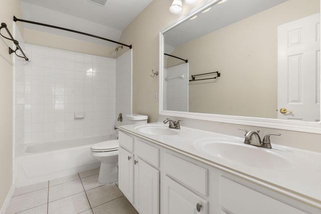 27 Queenscliff Circle, The Woodlands, TX 77382