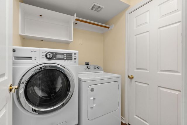 27 Queenscliff Circle, The Woodlands, TX 77382