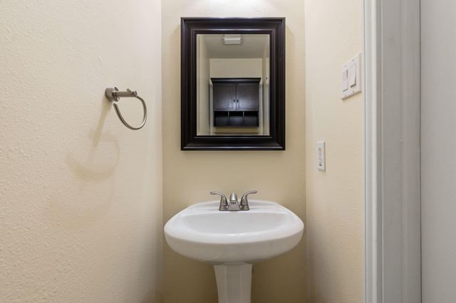 27 Queenscliff Circle, The Woodlands, TX 77382