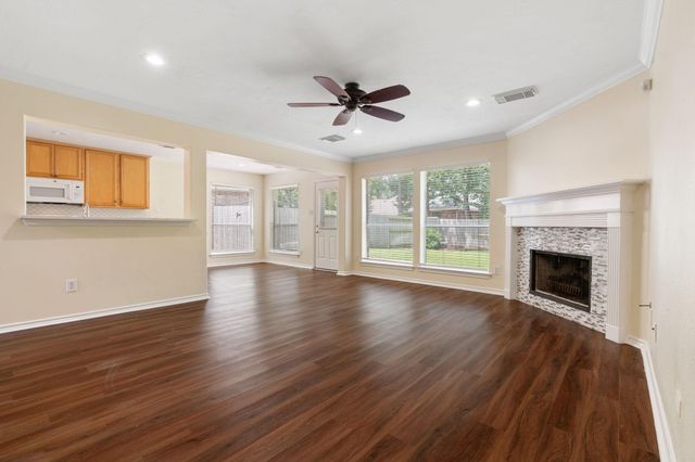 27 Queenscliff Circle, The Woodlands, TX 77382