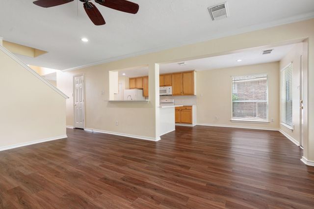 27 Queenscliff Circle, The Woodlands, TX 77382