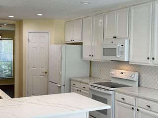 27 Queenscliff Circle, The Woodlands, TX 77382