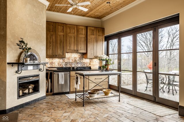 2075 S 950 E, Zionsville, IN 46077