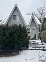 9206 PINEHURST Street, Detroit, MI 48204