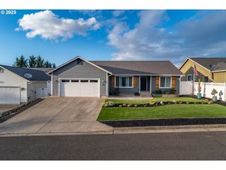 114 UMPQUA VIEW Dr, Roseburg, OR 97471