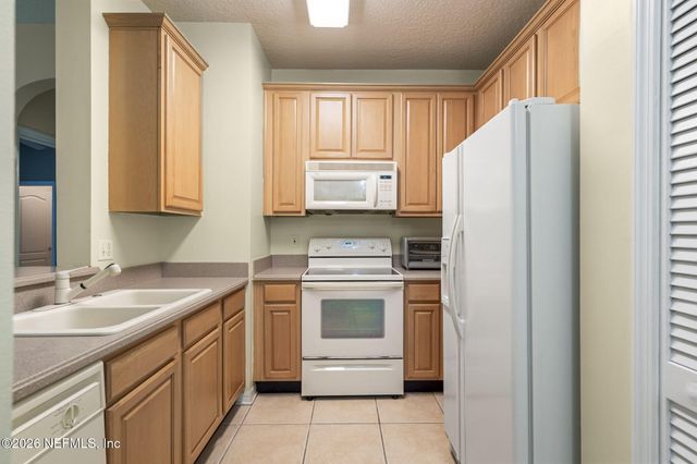 8601 BEACH Boulevard 312, Jacksonville, FL 32216