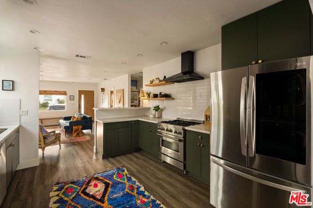 6218 Madden Avenue, Los Angeles, CA 90043